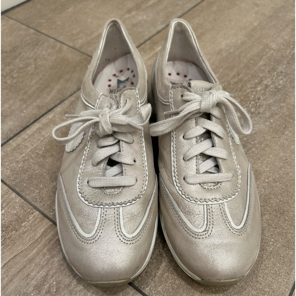 Super cute Mephisto Airjet sneakers Size 6 Leather sneakers…
